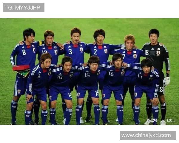 成都足球队的转换打法深度解析与战术优势剖析 成都足球队的转换打法深度解析与战术优势剖析