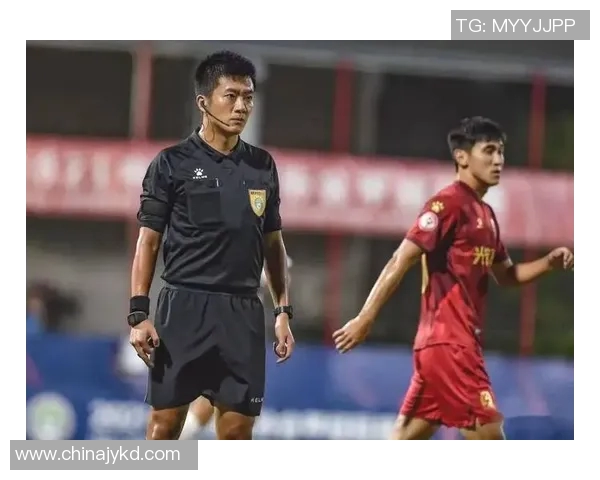 以裁判公正性为核心探讨体育比赛中的裁判角色与影响力 以裁判公正性为核心探讨体育比赛中的裁判角色与影响力